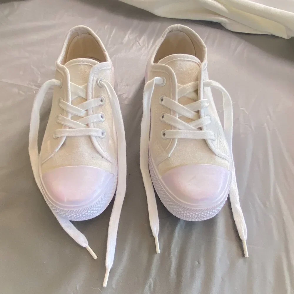 Unbranded Girls white/cream canvas shoes‎ (size 2-3)